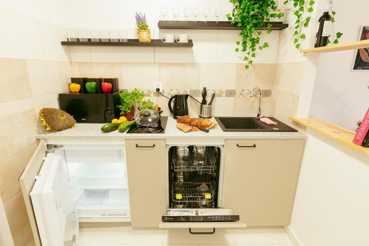 Chmielna - 250M Od Zlotych Tarasow, 350M Od Dworca Centralnego - Wifi - Smart Tv 55 Cali - Better Rental 바르샤바 외부 사진