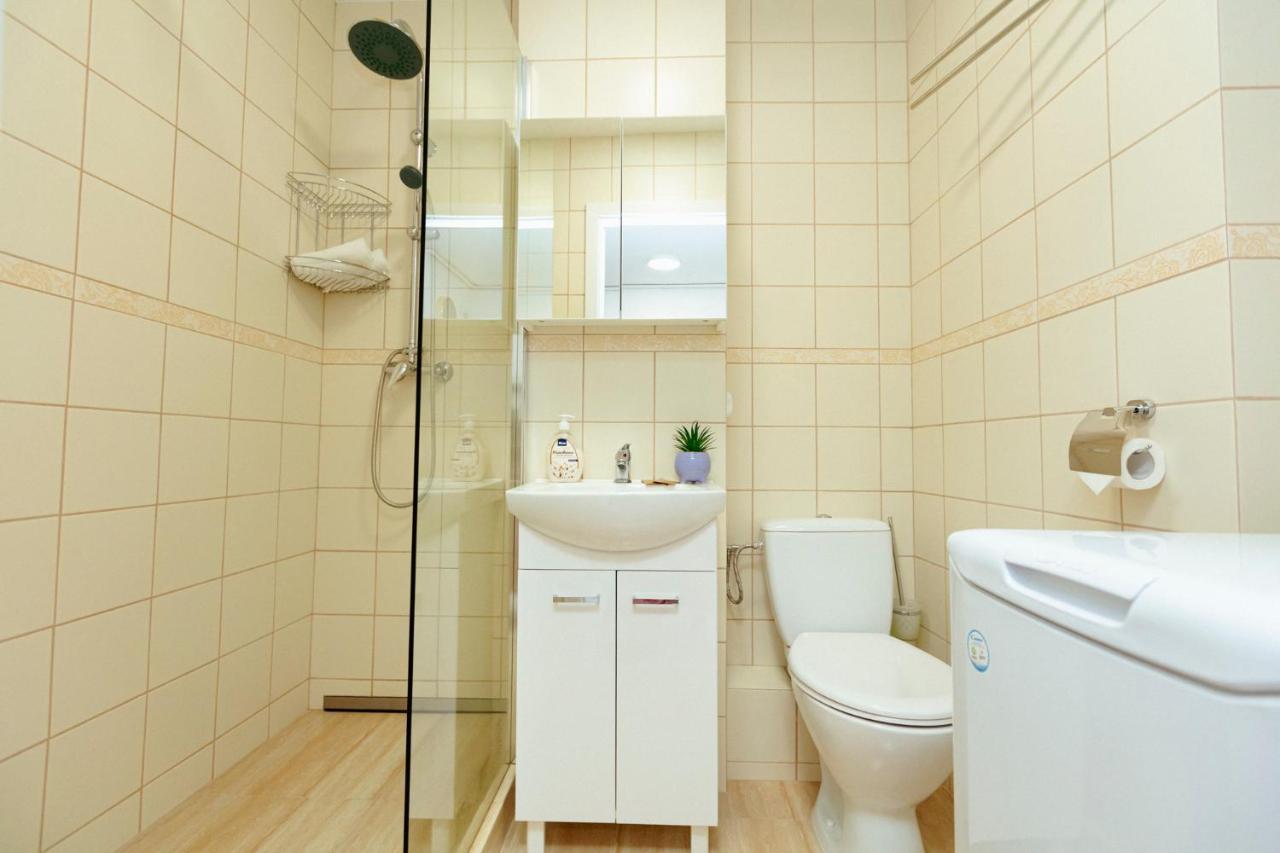 Chmielna - 250M Od Zlotych Tarasow, 350M Od Dworca Centralnego - Wifi - Smart Tv 55 Cali - Better Rental 바르샤바 외부 사진